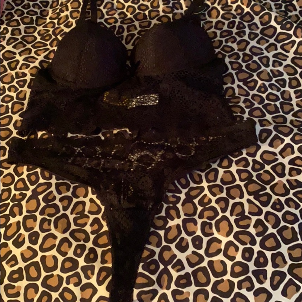 -JustSexy Lingerie Bra & Panty Set